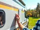 wasserdichtes-reparaturband-fuer-camper-fruehjahrscheck-unterwegs